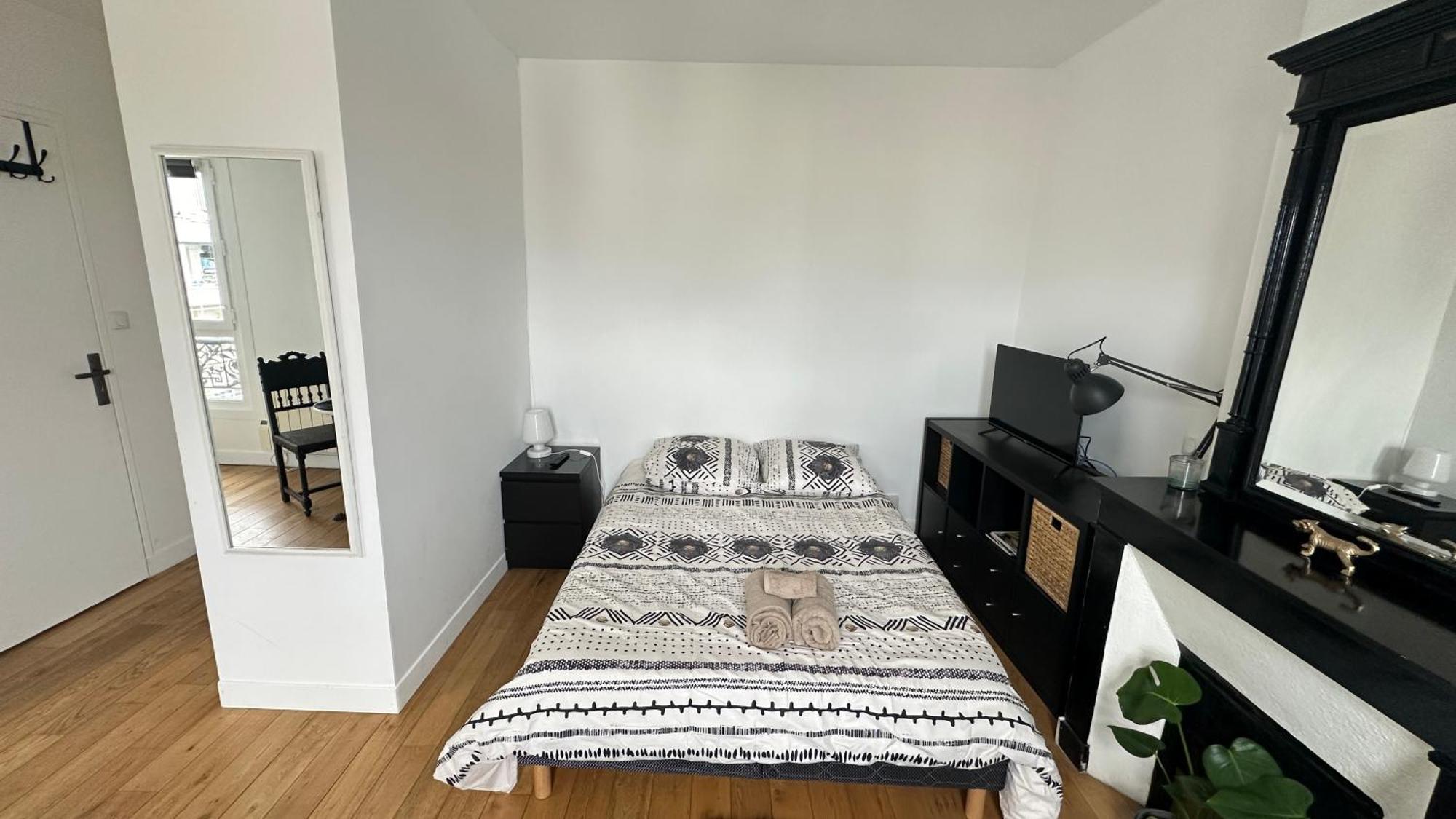 Charmant Studio Au Coeur Du 18E Apartment ปารีส ภายนอก รูปภาพ